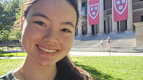 Profile picture of Harvard undergraduate student Elizabeth Miri