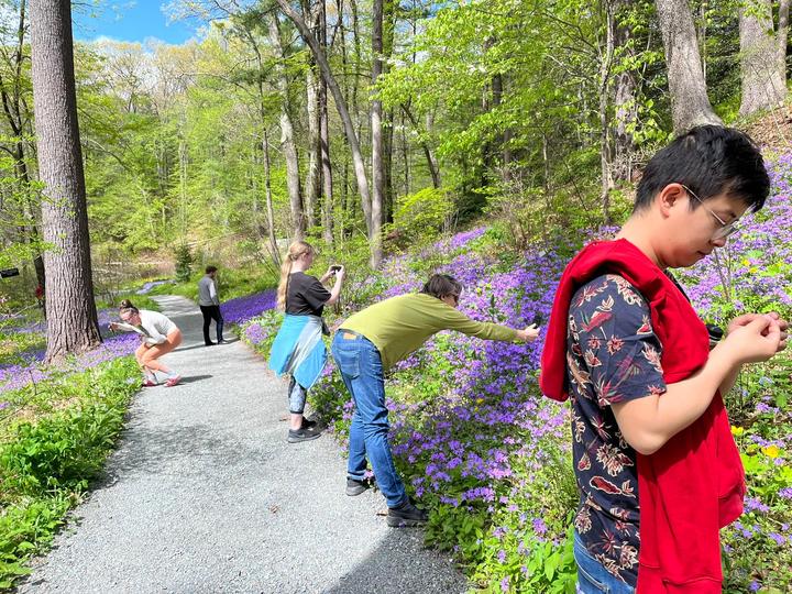 Kramer Lab members at the Garden in the Woods botanical gardens